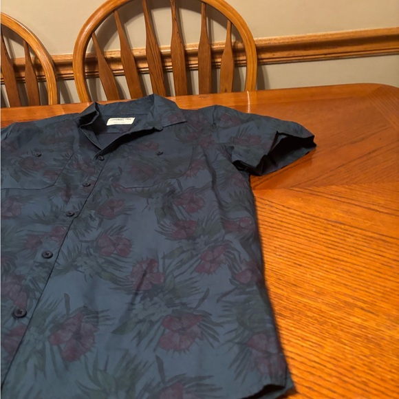 Men's Floral Patterned Button Down Shirt - Picture 2 of 11